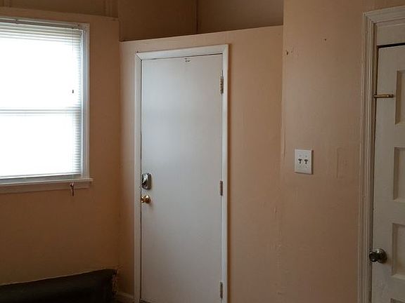 3rd image of 7028 Woodland Ave #1