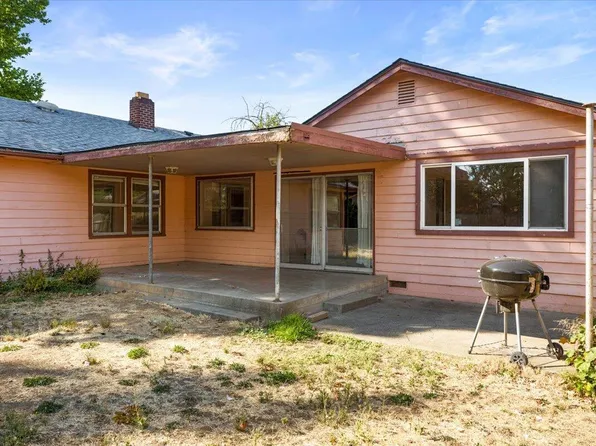 1023 SE Ashley Pl, Grants Pass, OR 97526