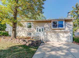809 Samone Ct, Ballwin, MO 63021