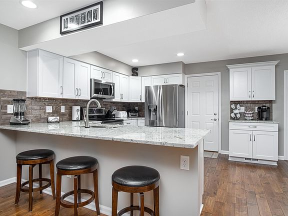 3rd image of 569 Olentangy Woods Dr