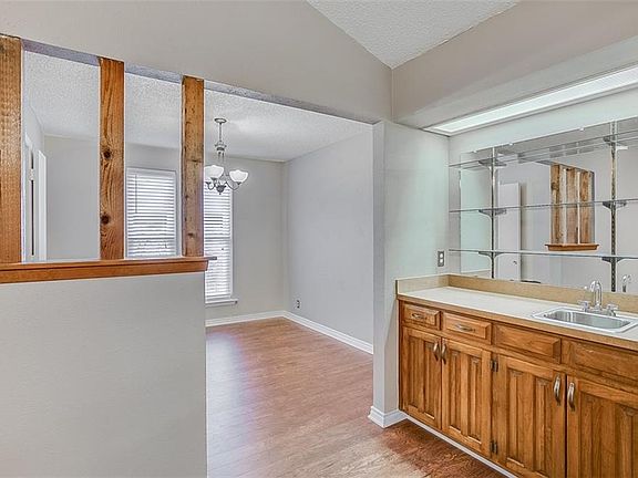 5th image of 704 High Meadow Dr