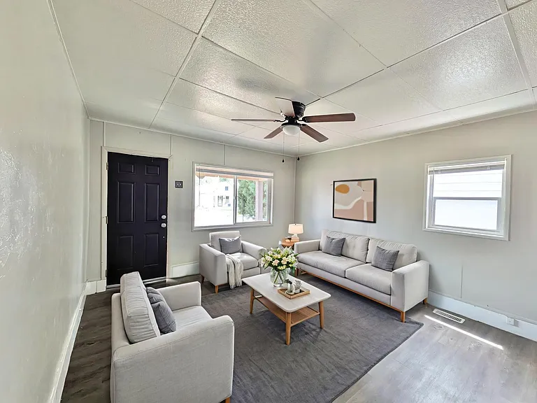 1021 E Abriendo Ave — Photo 1
