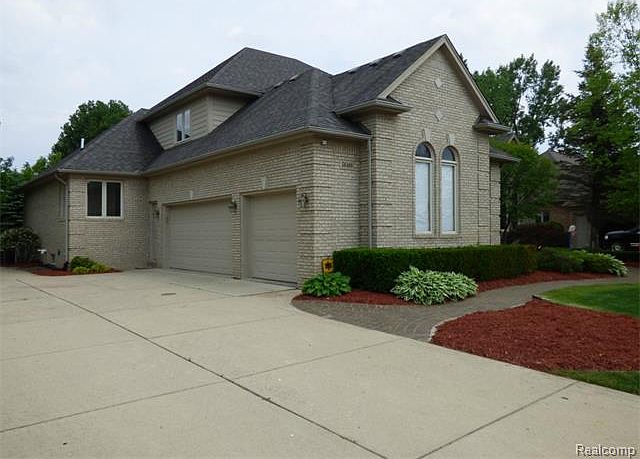 2nd image of 56468 Edgewood Dr