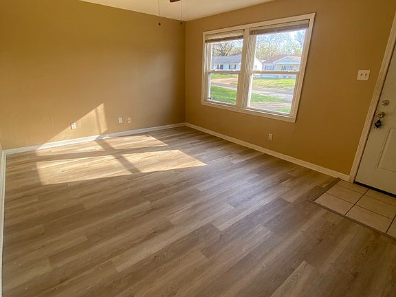 3rd image of 9855 Vickie Pl