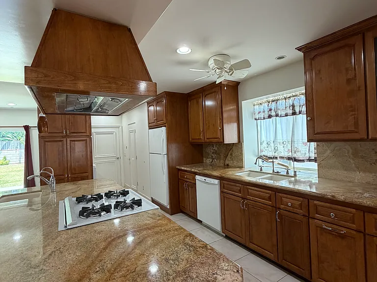 348 N Osborn Ave — Photo 12