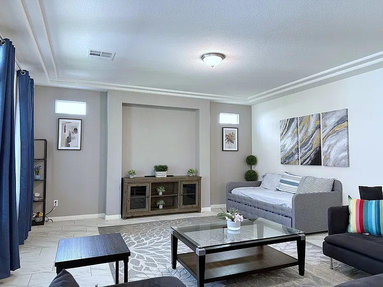 8573 Silver Coast St — Photo 5