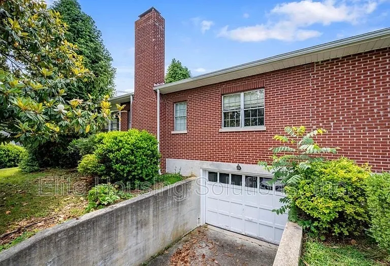 290 W Ridge St — Photo 34