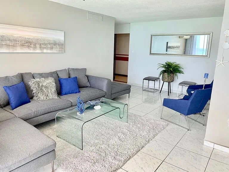 4745 Avenue Isla Verde — Photo 3