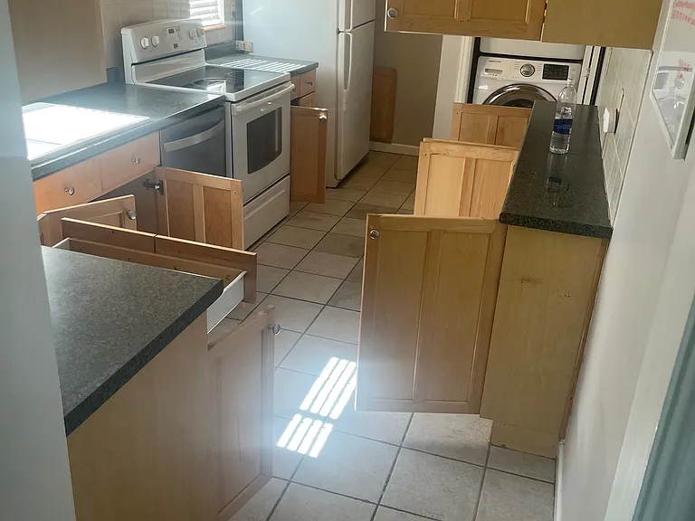 1455 S Garfield St — Photo 11