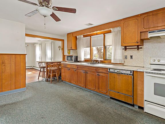 5th image of 404 Sandwich Road