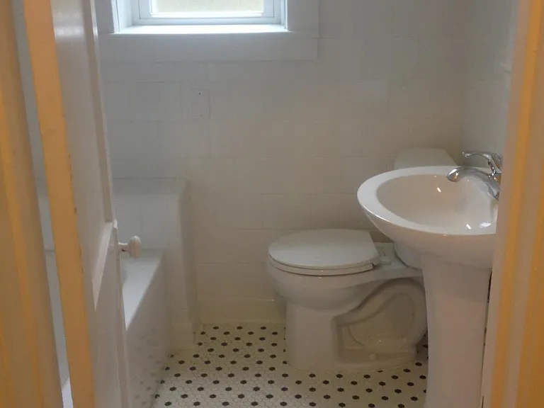1008 Beaconsfield Ave #1N — Photo 5