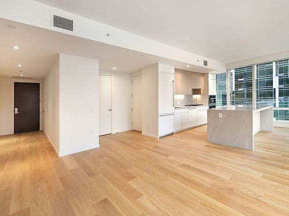 4th image of 877 S Francisco St #1006