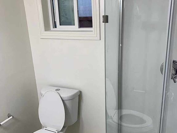 4th image of 15812 Gramercy Pl