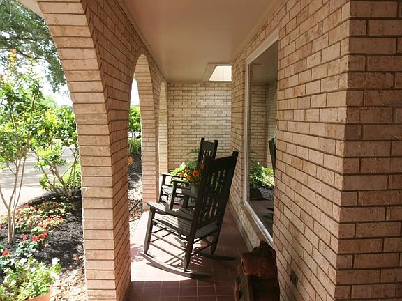 3rd image of 112 Lee Ln