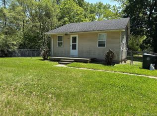1096 Bayfield St, Lake Orion, MI