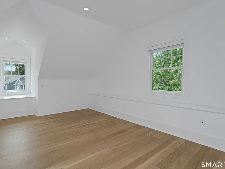 16R Old Stamford Rd — Photo 28