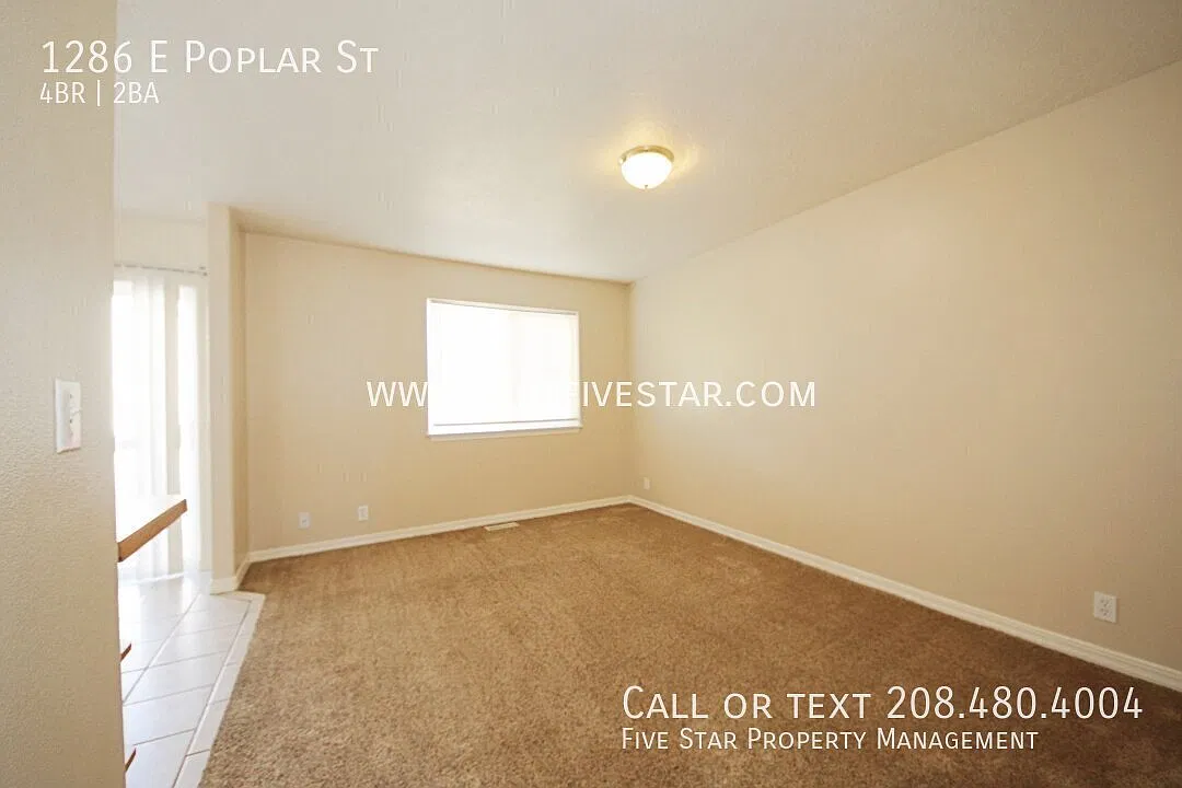 Spacious 4 Bedroom Townhome with Single Car Garage! — Photo 4