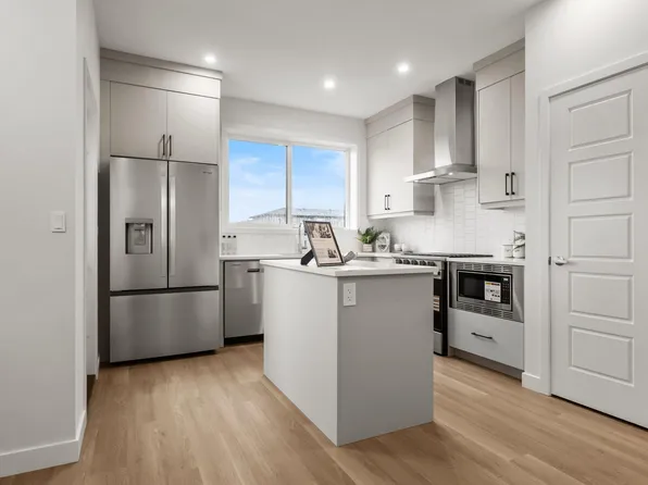 5730 Hawthorn Cmn SW, Edmonton, AB T6X 2L5