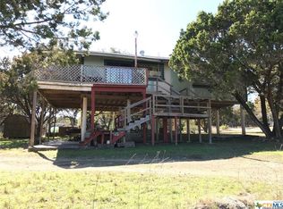 825 Stagecoach Dr, Canyon Lake, TX 78133