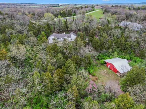 6023 Governors Ln, Villa Ridge, MO 63089