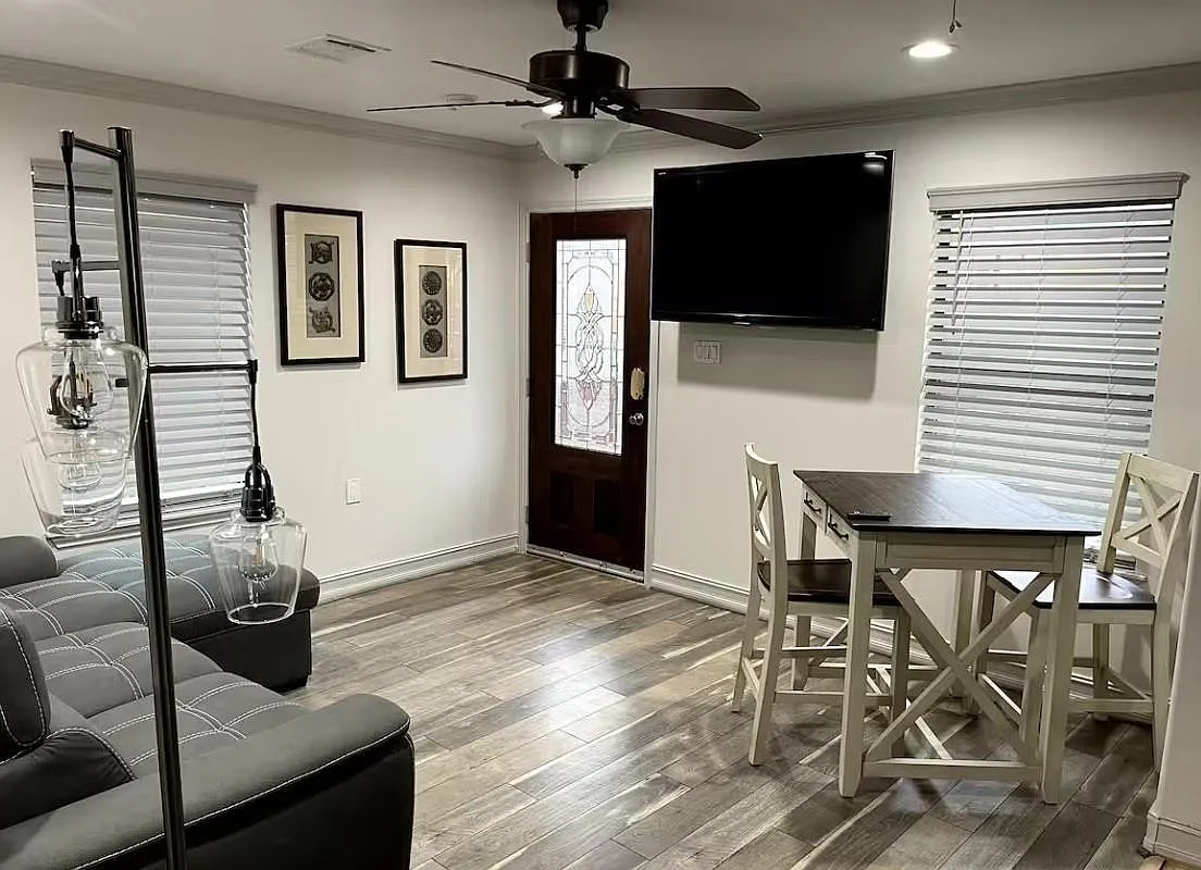 1 bed, 1.0 bath, 650 sqft, $1,600 — Photo 1