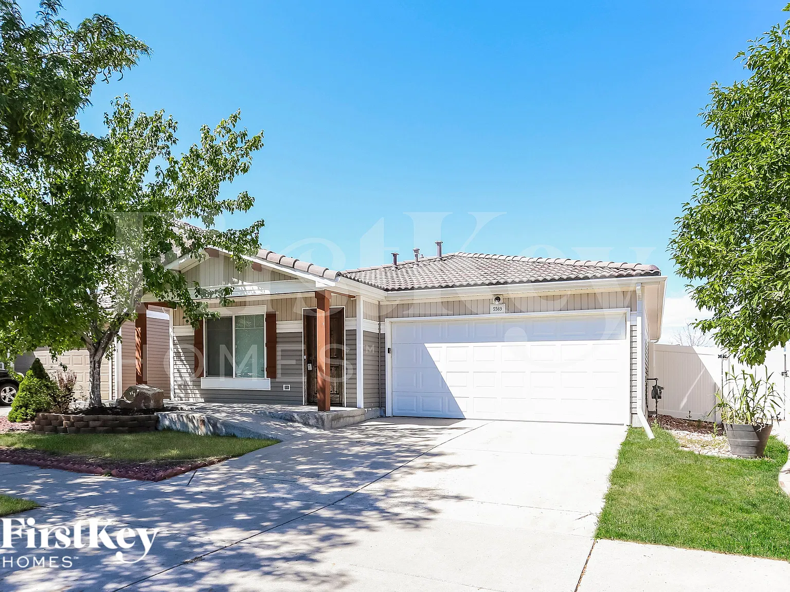 3 bed, 2.0 bath, 1279 sqft, $2,840 — Photo 2