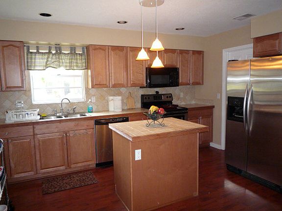 2nd image of 76 Belleaire Dr
