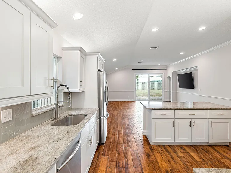 17735 Carver Ave — Photo 11