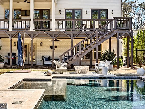 5th image of 2838 Redding Rd