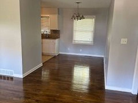 3rd image of 9619 Fremont Ave