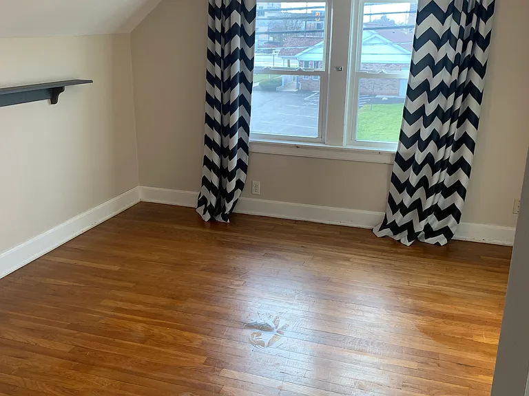 118 E Pearl St — Photo 8