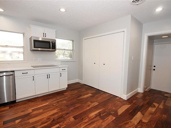 4th image of 401 Summerlin Ave