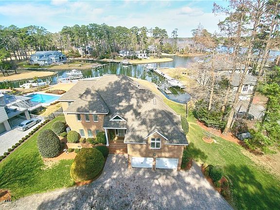 3rd image of 790 Oriole Dr