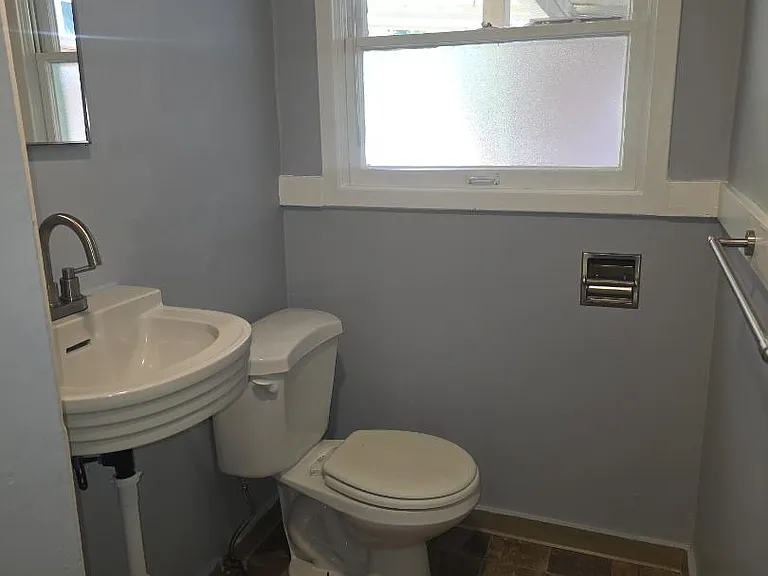 1021 SW 10th St #103 — Photo 5