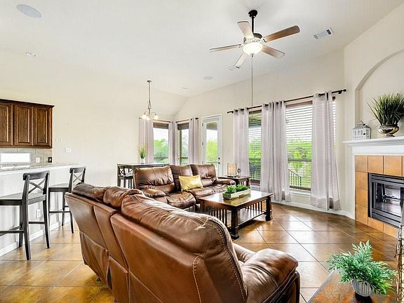 3rd image of 124 W Adelanta Pl