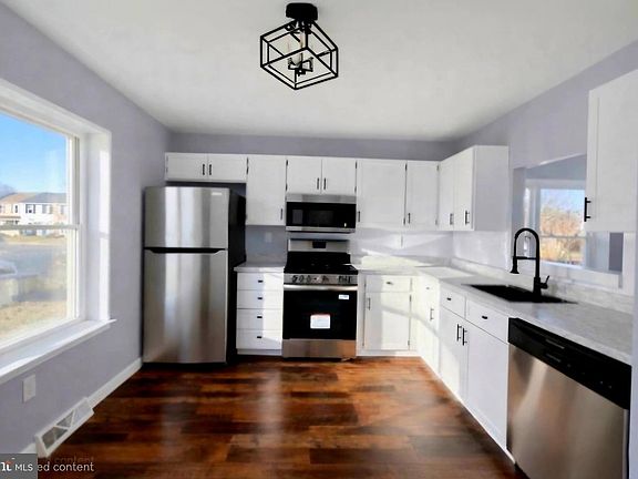 5th image of 331 Cold Spring Pl