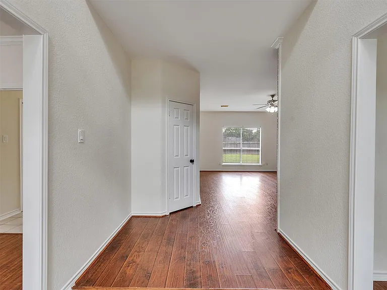 4510 Chestnut Meadow Dr — Photo 3