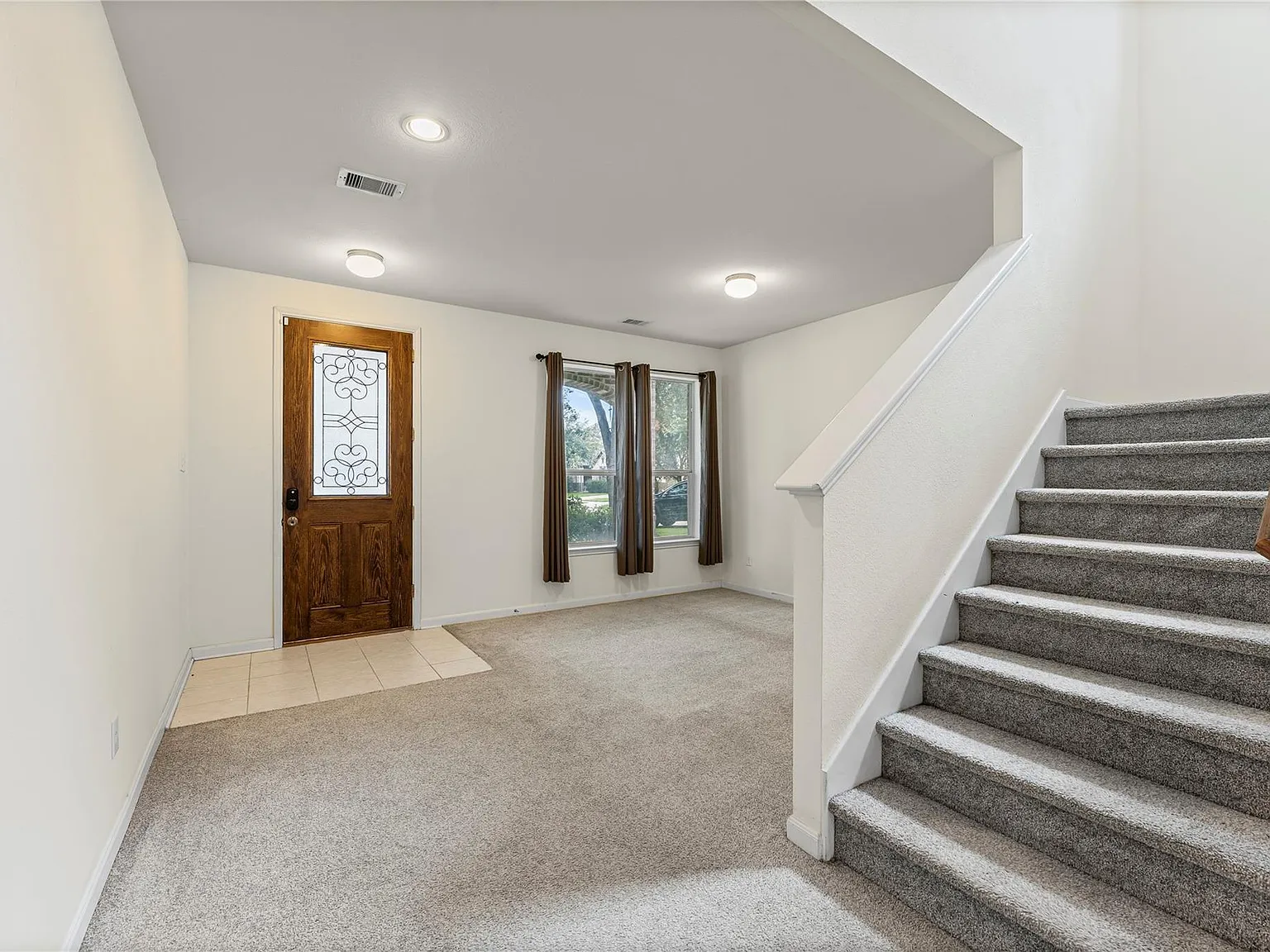 5 bed, 3.0 bath, 3327 sqft, $3,150 — Photo 3