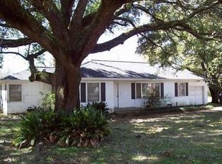 201 N Panama St, Madisonville, TX 77864