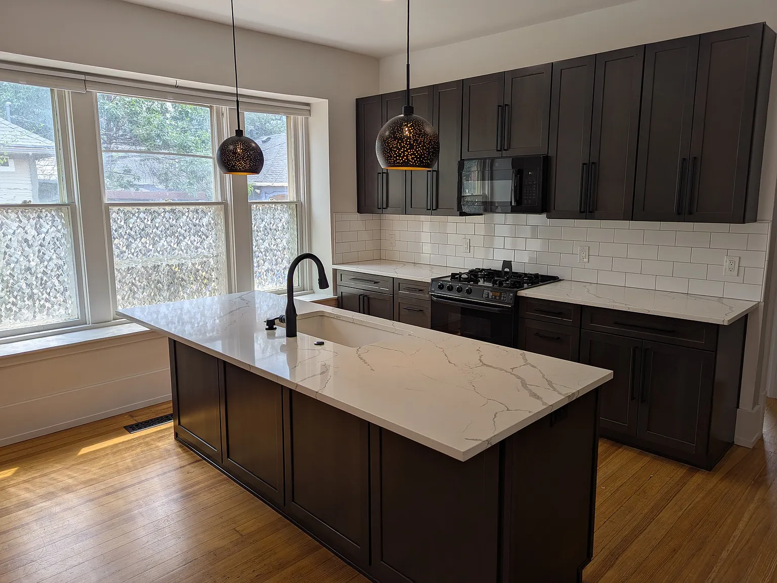 3 bed, 1884 sqft, $2,700 — Photo 3