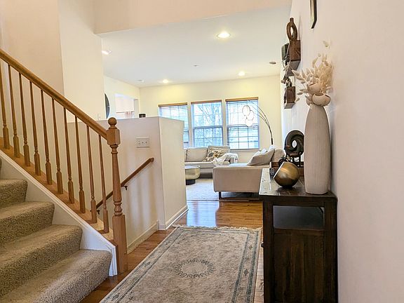 3rd image of 1874 Maureen Dr #1