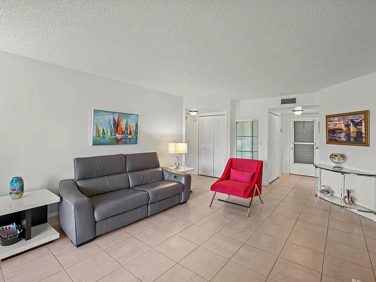 3871 Via Poinciana #104 — Photo 4