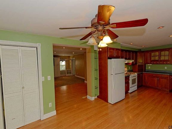 4th image of 45 Pleasant St