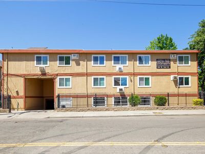 404 W Oak St, Stockton, CA, 95203