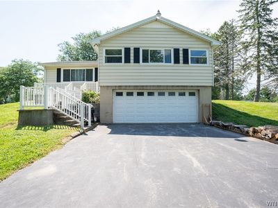 1359 Roberts Rd, Basom, NY, 14013