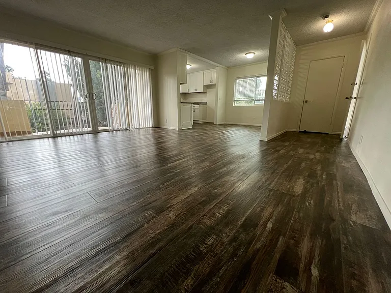 741 S Hobart Blvd — Photo 7