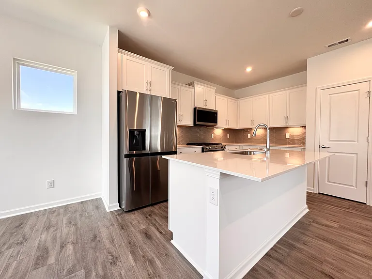 15918 Parkside Crossing Dr — Photo 3