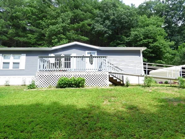 2 Deerwood Ln, Wales, MA 01081