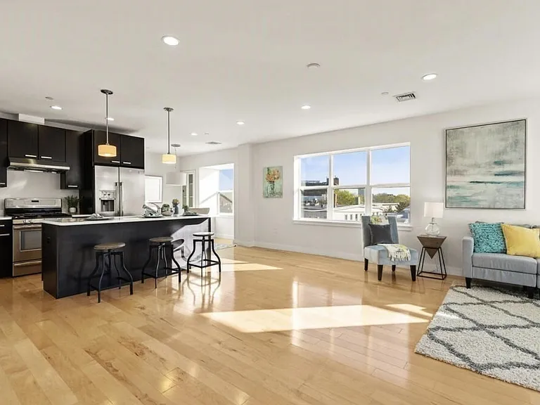 65 Beacon St #401 — Photo 3