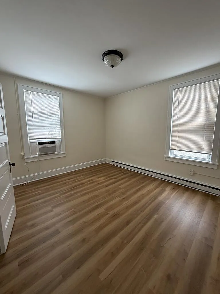 1 bed, 1.0 bath, 550 sqft, $950 — Photo 4